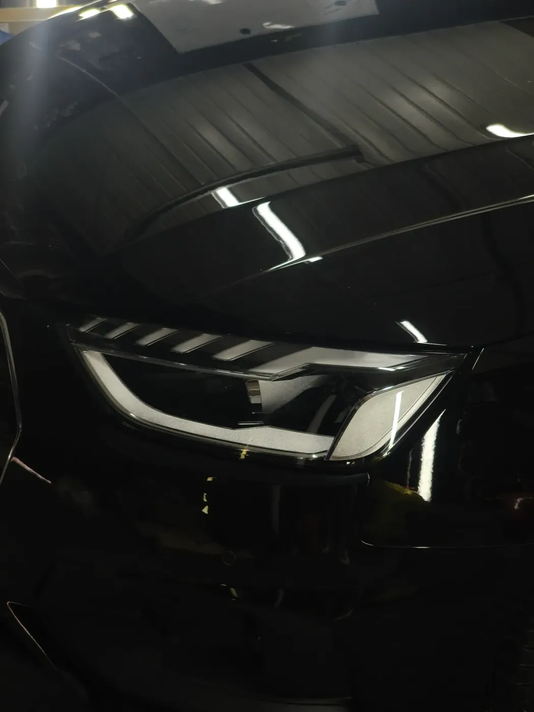 Reflektor Audi z bliska